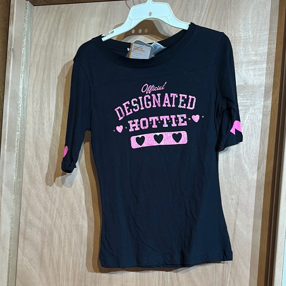 No boundaries T-shirt nwt medium
